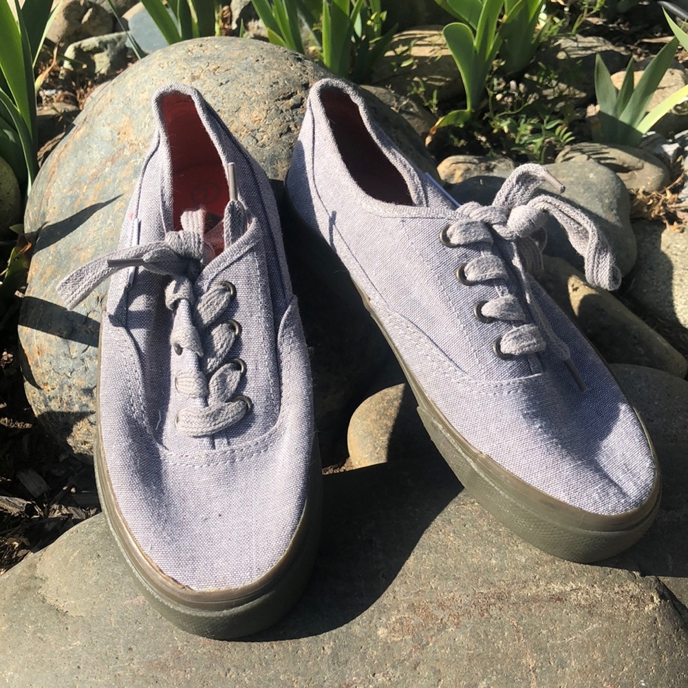 Boy’s Airwalk Gray Tennis Shoes sz 1